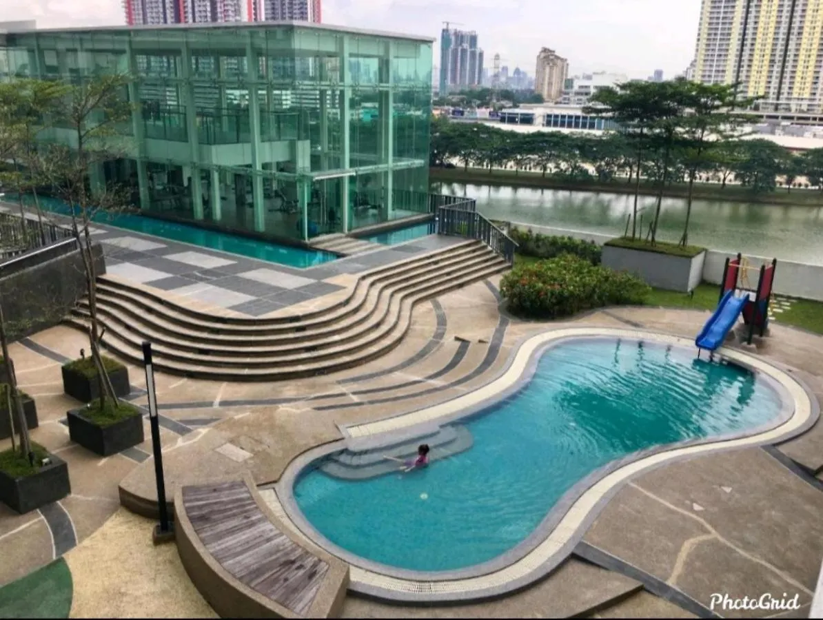 Cozy Suite Starbus! Zetapark! Above Shopping Mall! Free Wifi Free Parking Kuala Lumpur